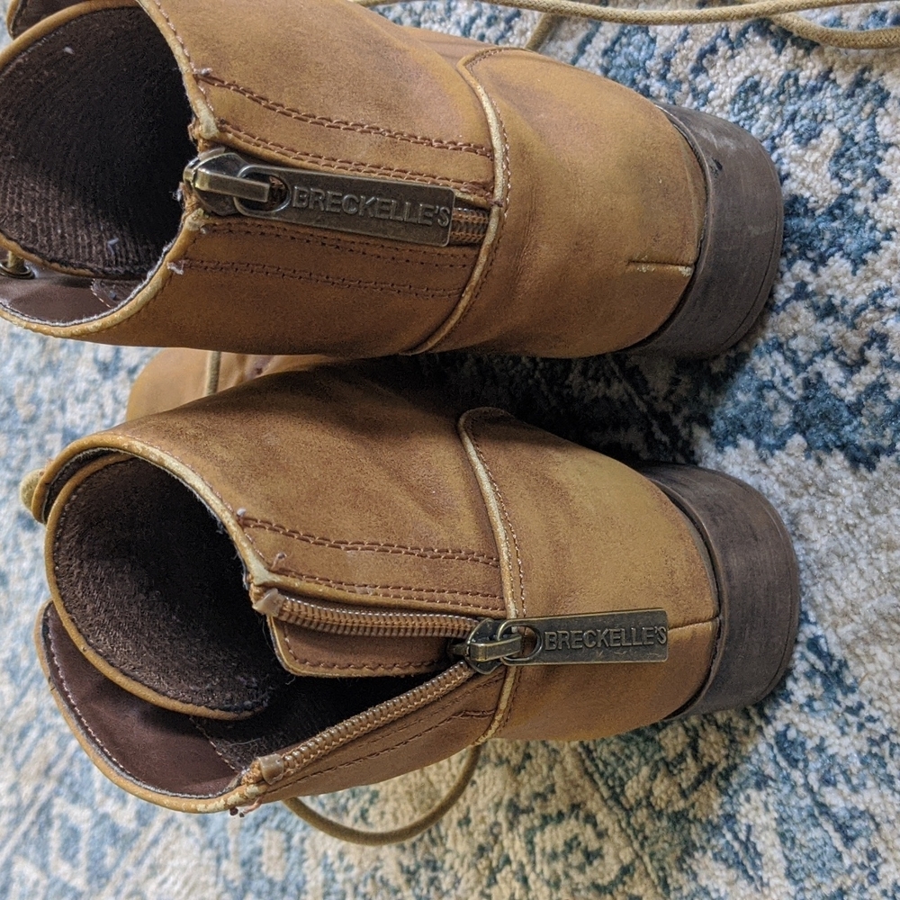 Cute fall boots (back zipper)